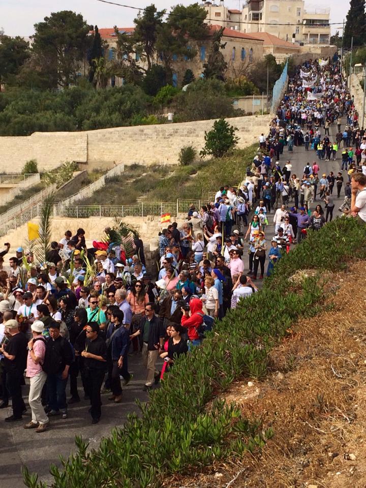 [بالصور].. الفلسطينيون المسيحيون يحتفلون بأحد الشعانين في القدس