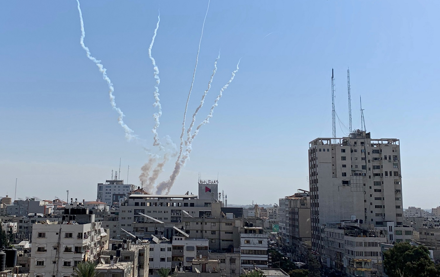 Trails of smoke are seen as rockets are fired from Gaza towards Israel, in Gaza November 14, 2019. REUTERS/Suhaib Salem TPX IMAGES OF THE DAY