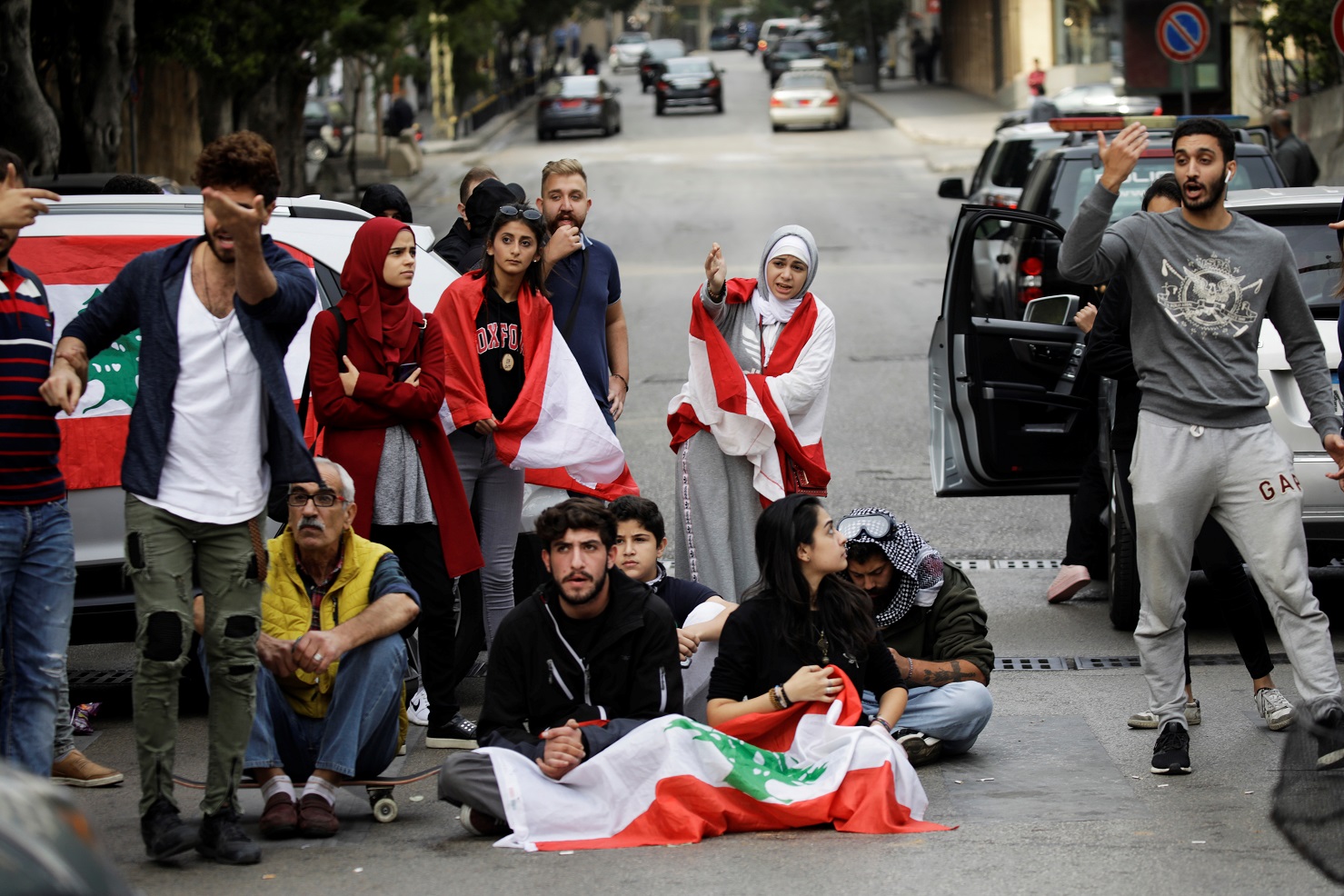 Protesters gesture towards a driver at a roadblock during ongoing anti-government demonstrations in Beirut, Lebanon November 25, 2019. REUTERS/Andres Martinez Casares