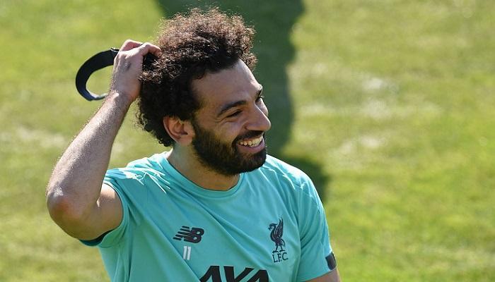 محمد صلاح يصنع الحدث في محطة بنزين