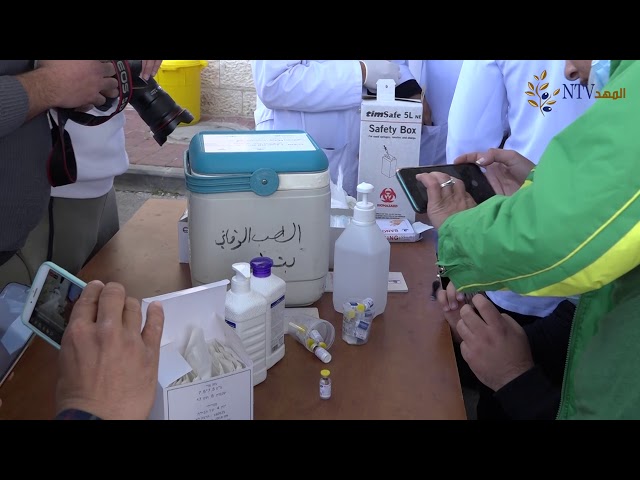 الطواقم الطبية في بيت لحم تتلقى لقاح مودرنا الامريكي ضد فيروس كورونا