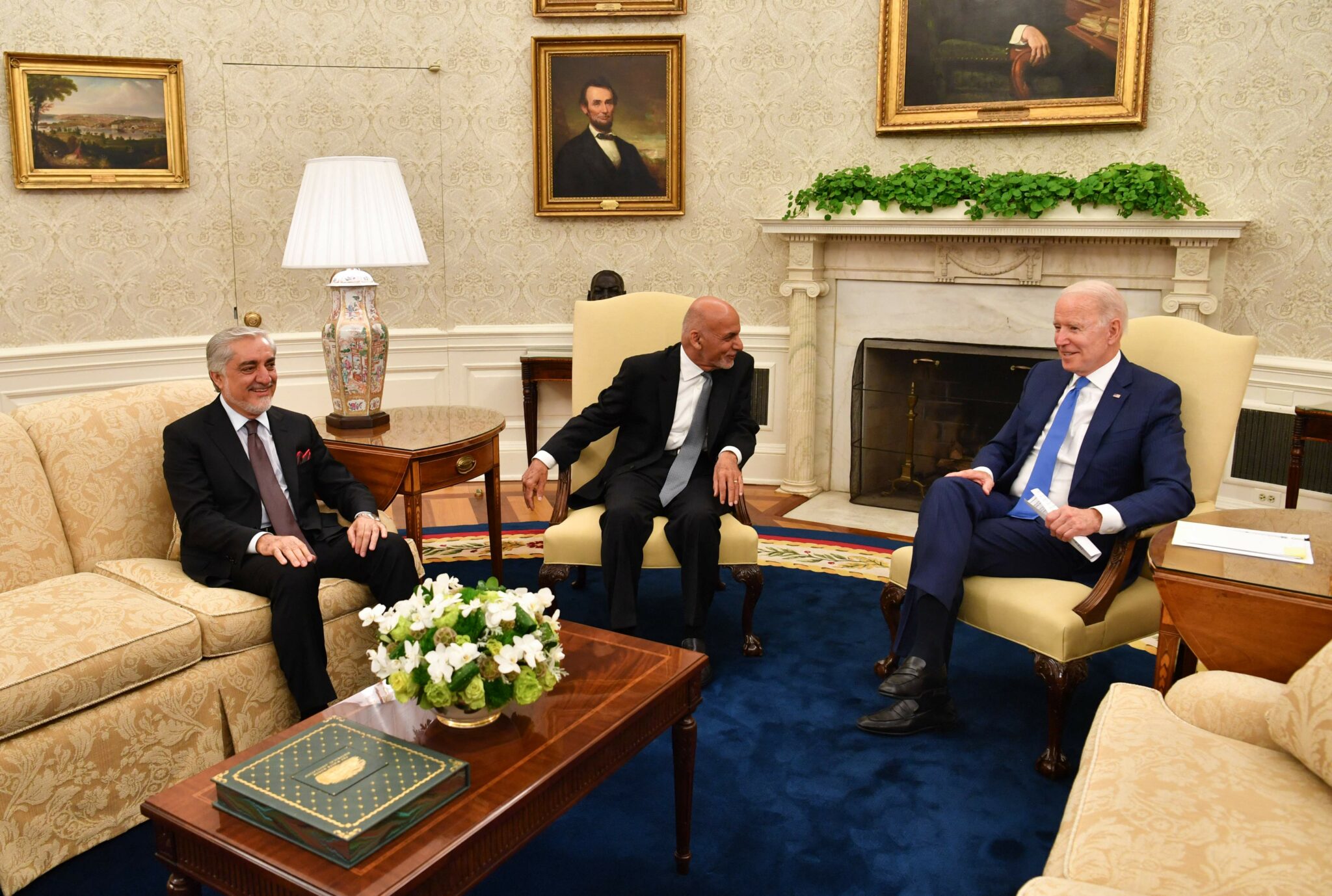 Afghanistan High Commission for National Reconciliation Chair Abdullah Abdullah (L), President of Afghanistan Ashraf Ghani (C) and US President Joe Biden sit during a meeting at the White House in Washington, DC, on June 25, 2021. / AFP / Nicholas Kamm