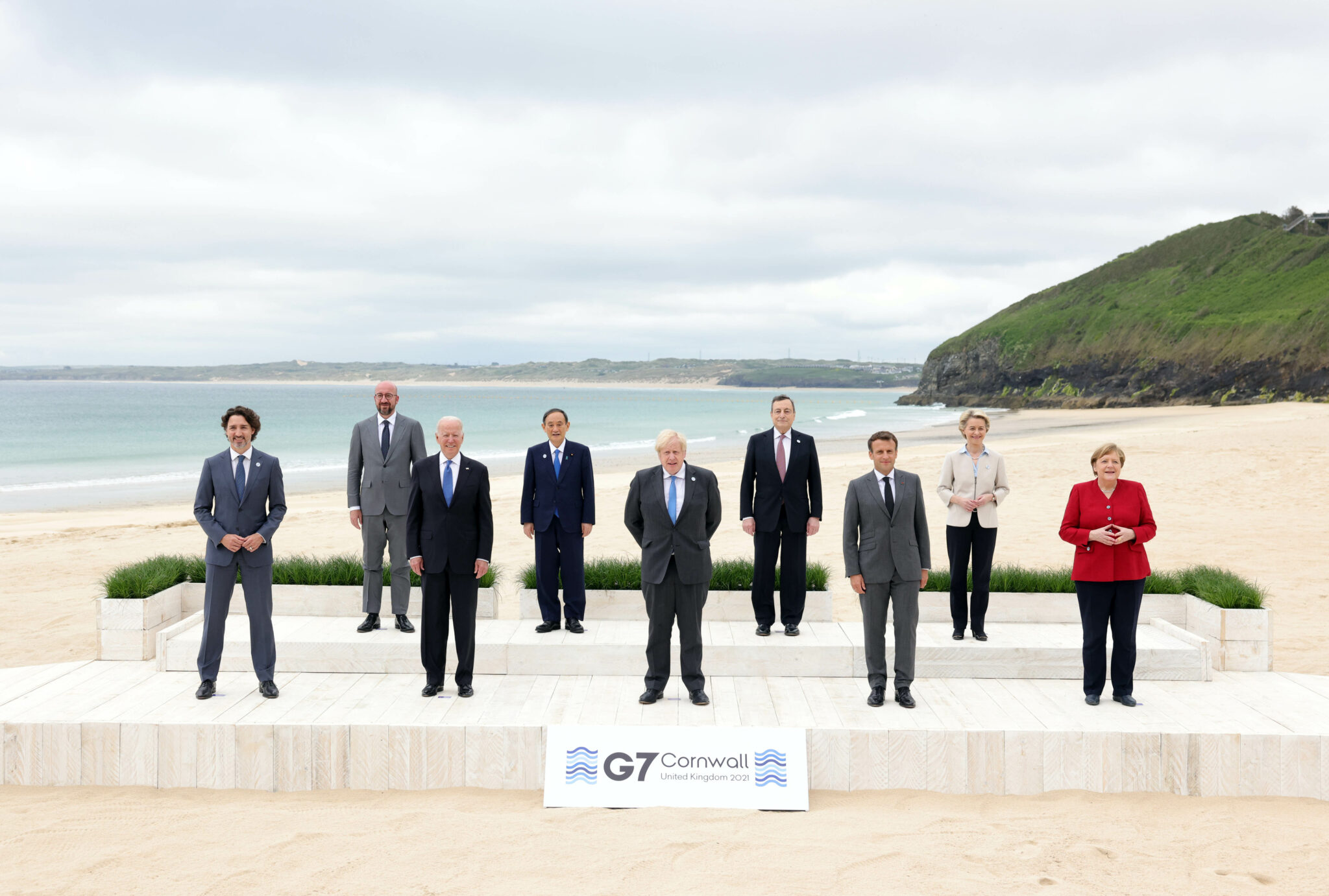 (210613) -- CORNWALL, June 13, 2021 (Xinhua) -- (From L to R, Front) Canadian Prime Minister Justin Trudeau, U.S. President Joe Biden, British Prime Minister Boris Johnson, French President Emmanuel Macron, German Chancellor Angela Merkel, (From L to R, Rear) European Council President Charles Michel, Japanese Prime Minister Yoshihide Suga, Italian Prime Minister Mario Draghi and European Commission President Ursula von der Leyen, stand for a photo in Carbis Bay, Cornwall, Britain, on June 11, 2021. TO GO WITH XINHUA HEADLINES OF JUNE 13, 2021 (Andrew Parsons/No 10 Downing Street/Handout via Xinhua)