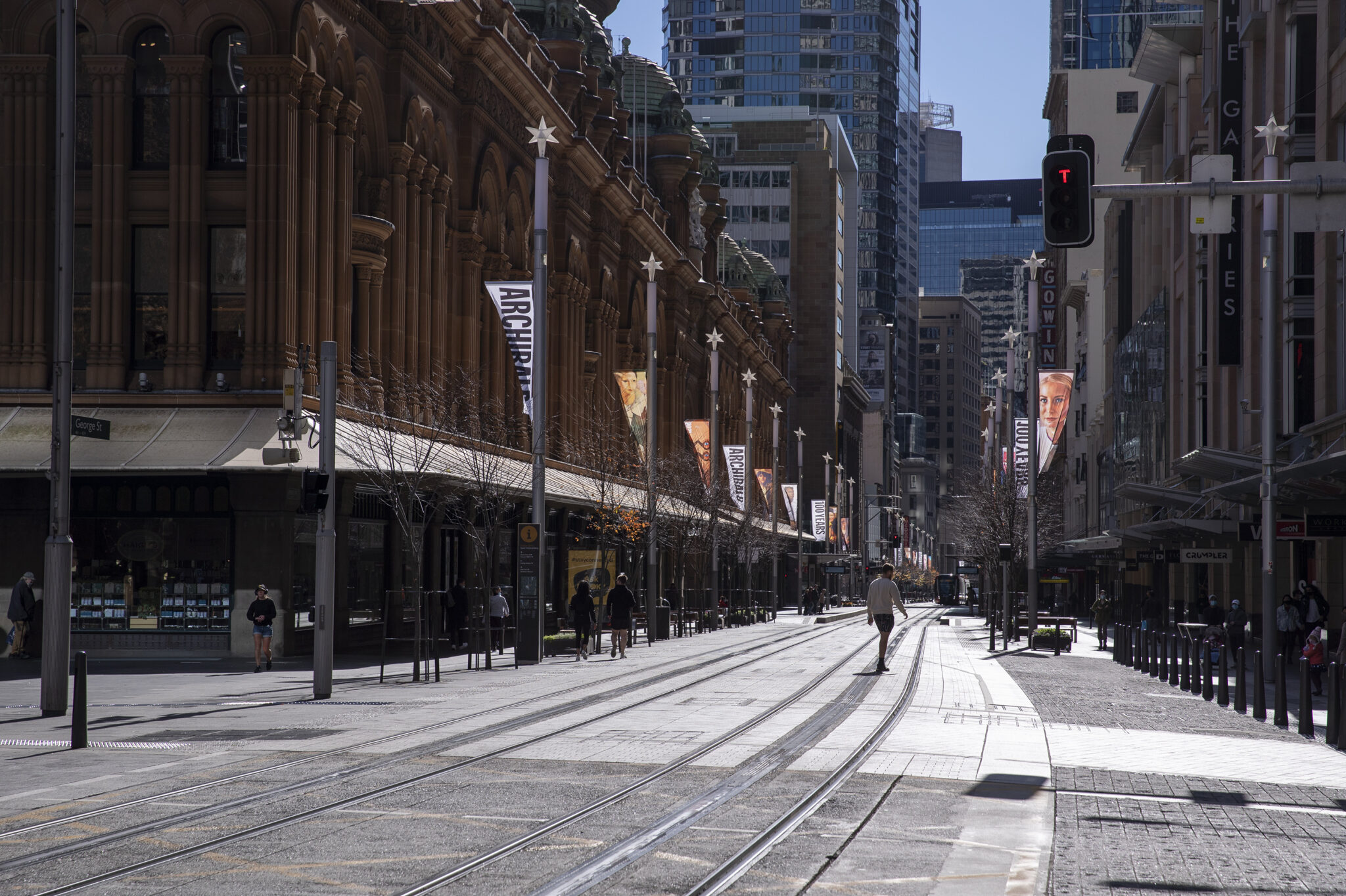 (210626) -- SYDNEY, June 26, 2021 (Xinhua) -- A street is left nearly empty amid the COVID-19 pandemic in Sydney, Australia, on June 26, 2021. Australia's most populous state of New South Wales (NSW) on Saturday extended lockdown to more areas as local transmission in the biggest city of Sydney still increased. (Xinhua/Bai Xuefei)