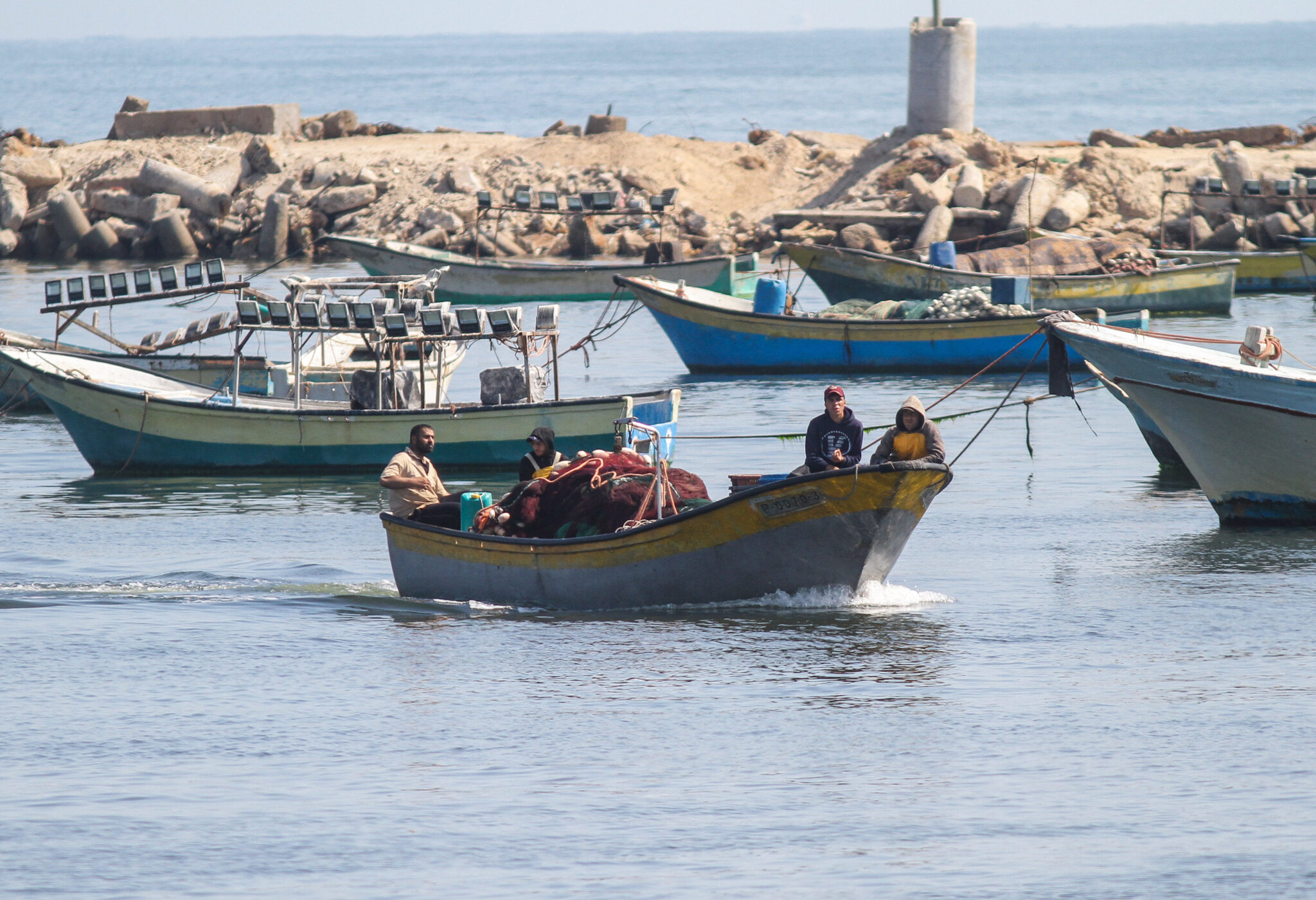 (210525) -- GAZA CITY, May 25, 2021 (Xinhua) -- Fishermen go fishing at a port in Gaza City, May 25, 2021. (Photo by Rizek Abdeljawad/Xinhua)