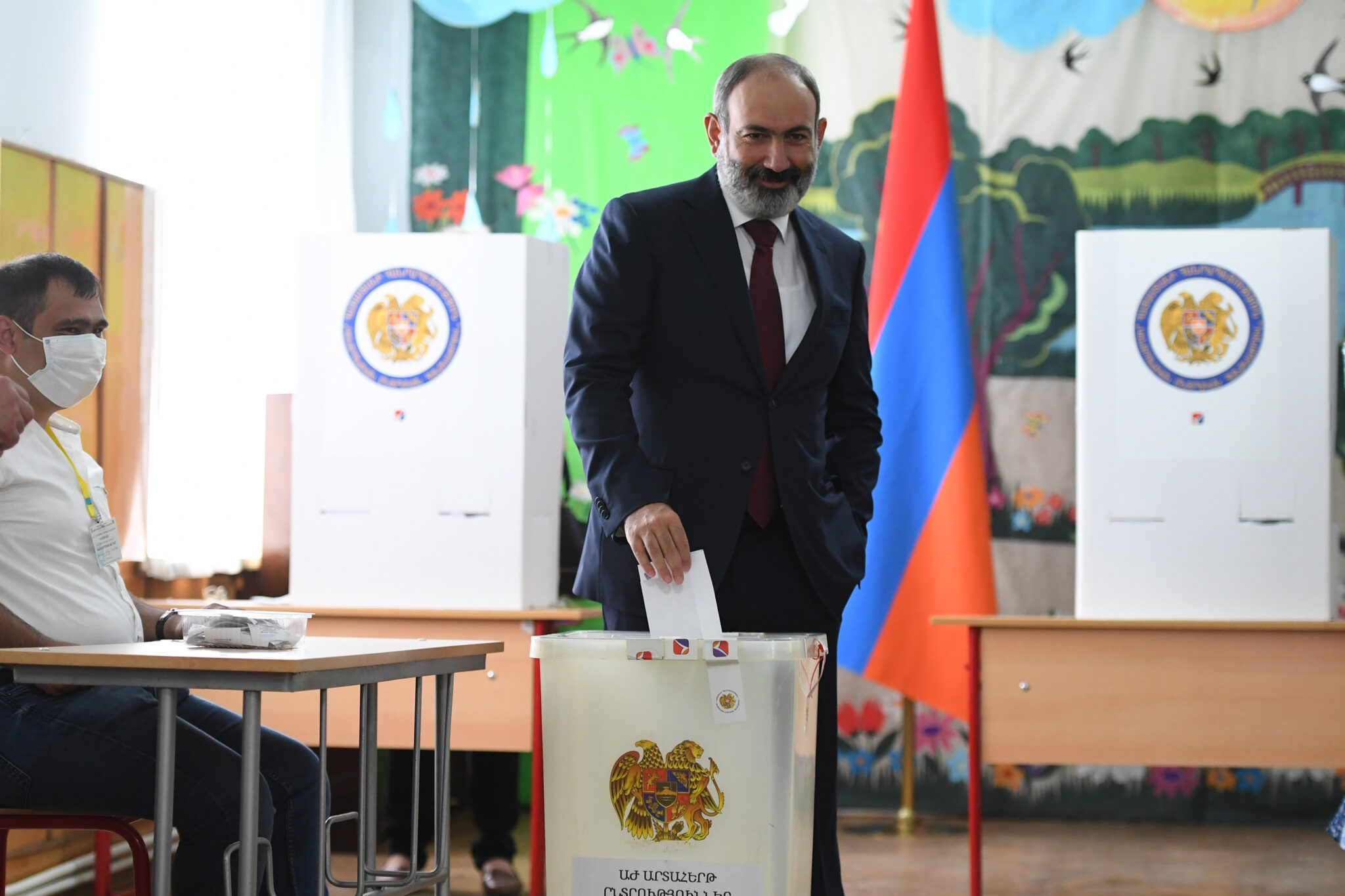 (210620) -- YEREVAN, June 20, 2021 (Xinhua) -- Armenian caretaker Prime Minister Nikol Pashinyan casts his ballot at a polling station in Yerevan, Armenia, June 20, 2021. Armenians are heading to the polls on Sunday to elect the country's lawmakers for the next five years. More than 2.57 million registered voters are expected to cast their ballots at 2,008 polling stations across the country from 8:00 (0400 GMT) till 20:00 (1600 GMT), according to the Central Election Commission (CEC). (Photo by Gevorg Ghazaryan/Xinhua)