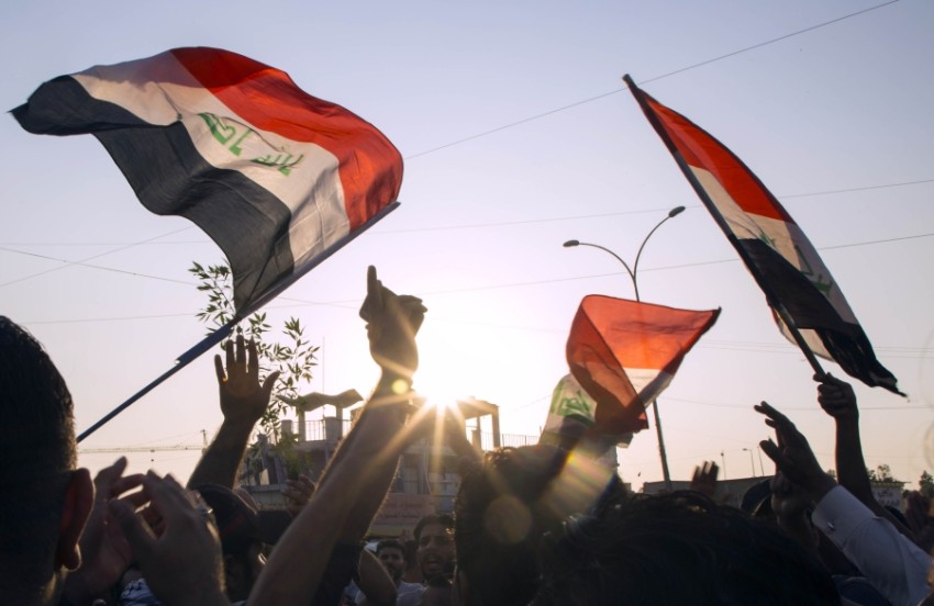 Iraqis demonstrate outside the Basra Governorate's building on November 11, 2019 in the southern city of Basra. - The United Nations' top official in Iraq and the country's most senior cleric urged authorities to get "serious" about reforms after anti-government demonstrations that have left hundreds dead. Mass rallies calling for an overhaul of the ruling system have rocked the capital Baghdad and the Shiite-majority south since October 1 -- the largest and deadliest popular movement in Iraq in decades. (Photo by Hussein FALEH / AFP)