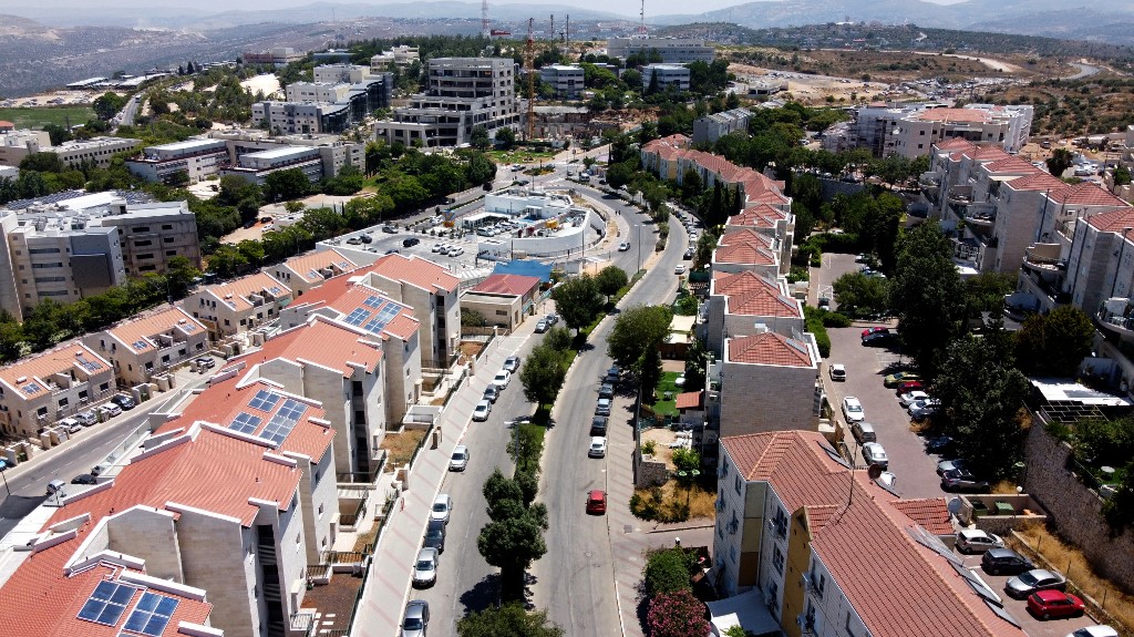 A view shows the Israeli settlement of Ariel in the occupied West Bank, on July 1, 2020. - The government of Israeli Prime Minister Benjamin Netanyahu has said it could begin the process to annex Jewish settlements in the West Bank as well as the strategic Jordan Valley from today. The plan -- endorsed by Washington -- would see the creation of a Palestinian state, but on reduced territory, and without Palestinians' core demand of a capital in east Jerusalem. (Photo by JACK GUEZ / AFP)