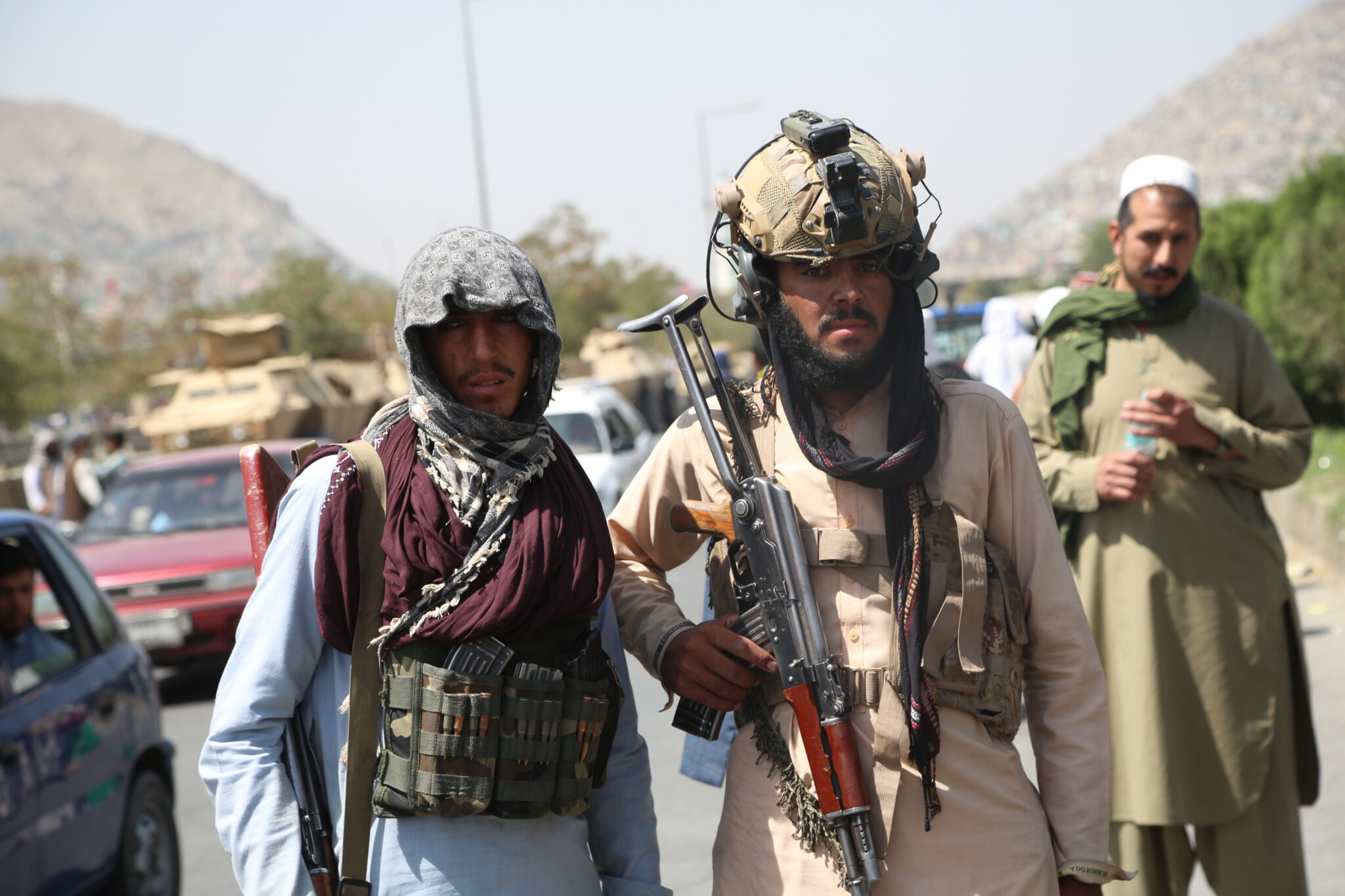 (210816) -- KABUL, Aug. 16, 2021 (Xinhua) -- Afghan Taliban fighters stand guard in Kabul, capital of Afghanistan, Aug. 16, 2021. (Str/Xinhua)