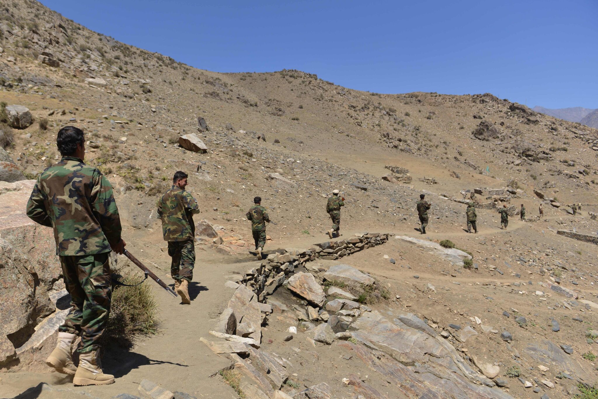 (FILES) In this file photo taken on August 24, 2021, Afghan resistance movement and anti-Taliban uprising forces take part in military training at the Abdullah Khil area of Dara district in Panjshir province. The Taliban said on September 6, 2021 the last pocket of resistance in Afghanistan, the Panjshir Valley, had been "completely captured". (Photo by Ahmad SAHEL ARMAN / AFP)