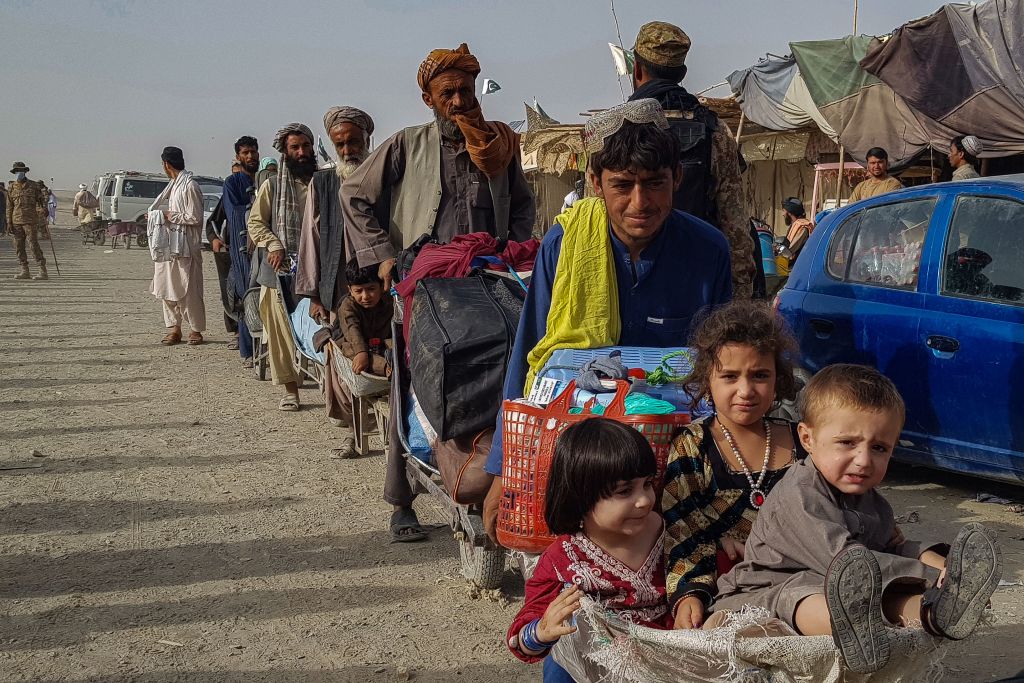 Afghan nationals queue up at the Pakistan-Afghanistan border crossing point in Chaman on August 17, 2021 to return back to Afghanistan. (Photo by - / AFP) (Photo by -/AFP via Getty Images)