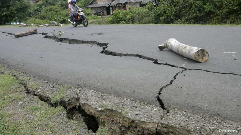 A crack runs down the centre of a street in Lais, after an earthquake rocked Sumatra province, September 13, 2007. Indonesia's Sumatra island was pounded by aftershocks on Thursday after a massive earthquake killed at least eight people and buried many others under collapsed buildings. REUTERS/Dadang Tri (INDONESIA)