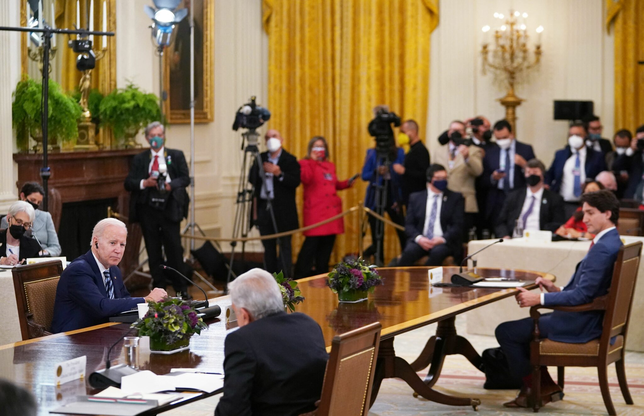 US President Joe Biden (L), Canada's Prime Minister Justin Trudeau (R), and Mexico's President Manuel Lopez Obrador (C) take part in the North American Leader's Summit in the East Room of the White House in Washington, DC on November 18, 2021 (Photo by MANDEL NGAN / AFP)