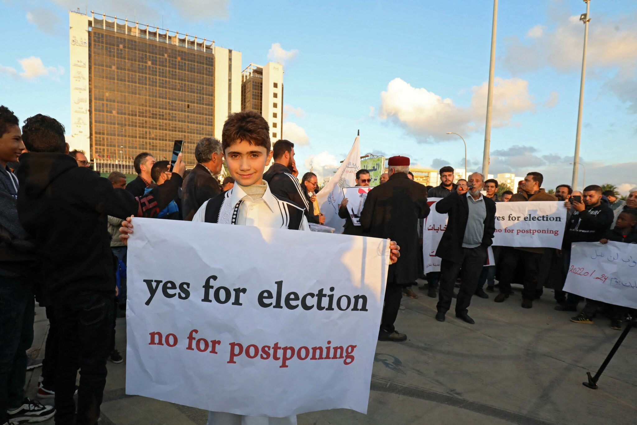 Libyans demonstrate against the postponement of the elections in the city of Benghazi on December 24, 2021. Libyans have voiced a mix of frustration and anxiety after elections set for Friday were postponed, which some had hoped would help turn the page on a decade of violence. After weeks of speculation, authorities confirmed Wednesday that the poll, part of a United Nations-led peace process, would be delayed. (Photo by Abdullah DOMA / AFP)