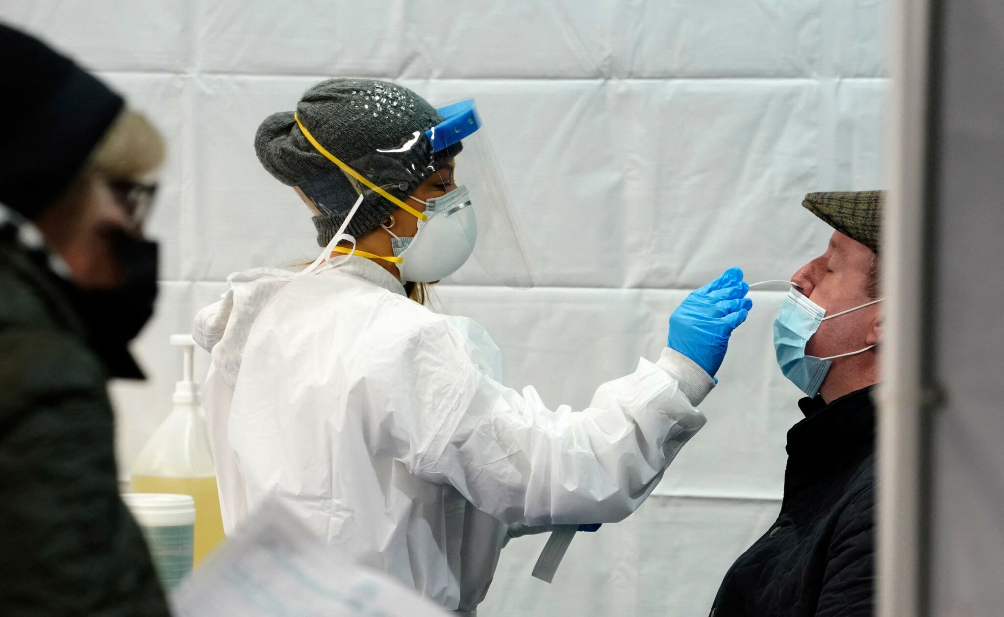 A man gets tested at Covid-19 testing in the Times Square Subway stop on January 4, 2022, in New York City. The US recorded more than 1 million Covid-19 cases on January 3, 2022, according to data from Johns Hopkins University, as the Omicron variant continues to spread at a blistering pace. Johns Hopkins also reported 1,688 deaths for the same period, a day after top US pandemic advisor Anthony Fauci had said the country is experiencing "almost a vertical increase" in Covid-19 cases but the peak may be only weeks away. (Photo by TIMOTHY A. CLARY / AFP)