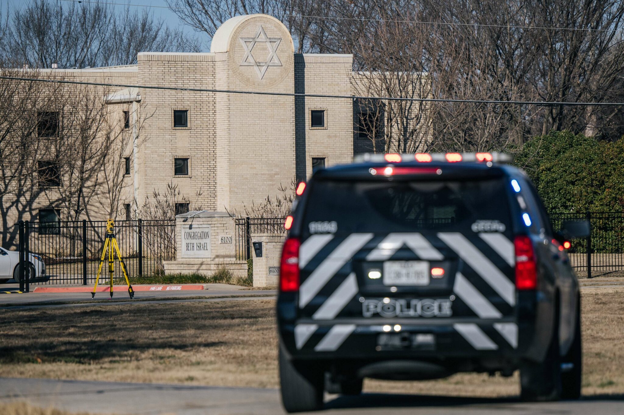 COLLEYVILLE, TEXAS - JANUARY 16: A law enforcement vehicle sits near the Congregation Beth Israel synagogue on January 16, 2022 in Colleyville, Texas. All four people who were held hostage at the Congregation Beth Israel synagogue have been safely released after more than 10 hours of being held captive by a gunman. Yesterday, police responded to a hostage situation after reports of a man with a gun was holding people captive. Brandon Bell/Getty Images/AFP == FOR NEWSPAPERS, INTERNET, TELCOS & TELEVISION USE ONLY ==