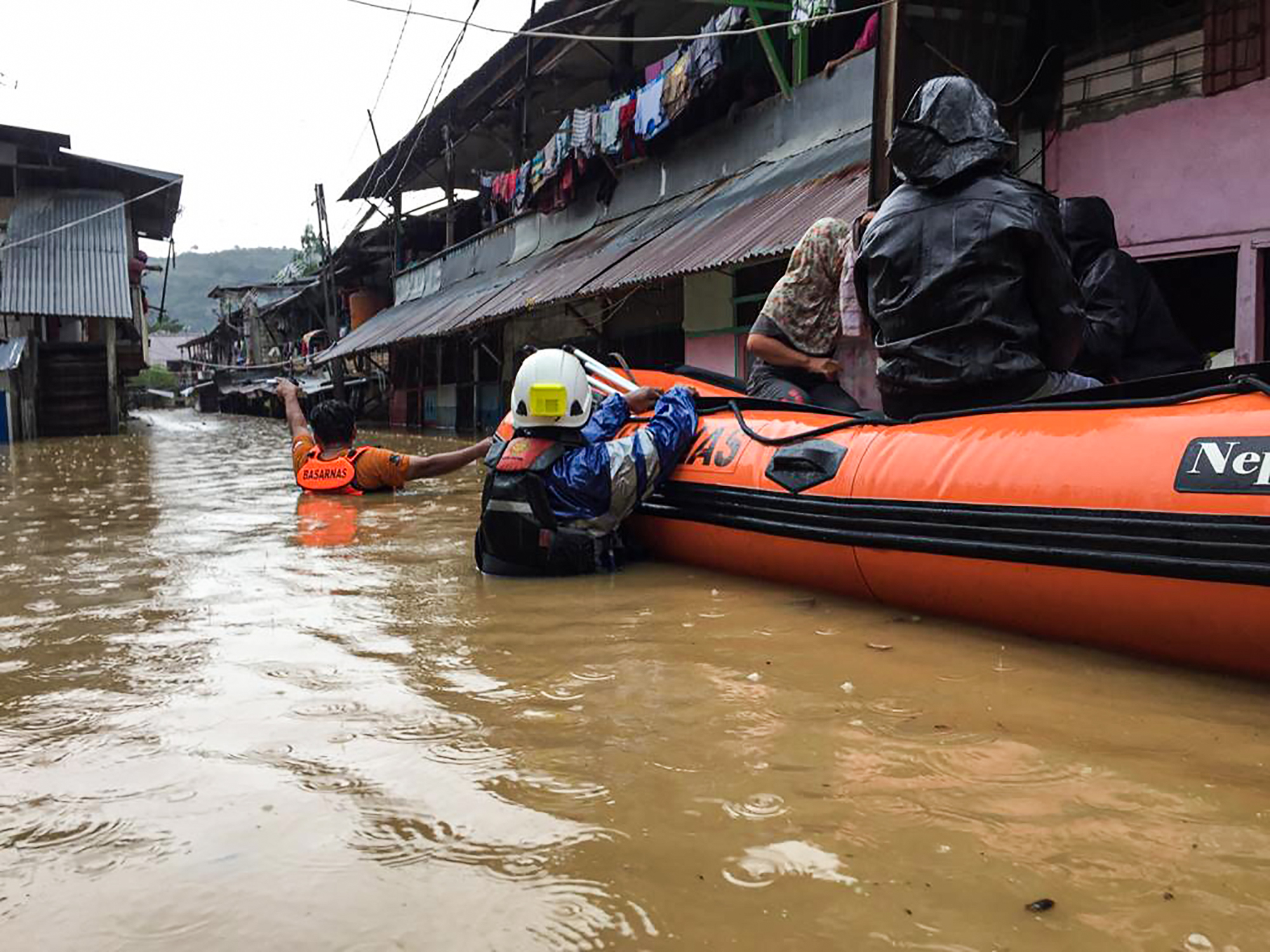 (220107) -- JAYAPURA, Jan. 7, 2022 (Xinhua) -- Members of National Search and Rescue Agency (Basarnas) evacuate people by boat after flood hit Jayapura, Indonesia, Jan. 7, 2022. Heavy rains that hit Jayapura from Thursday night to Friday morning caused flooding in a number of areas. (BASARNAS/Handout via Xinhua)