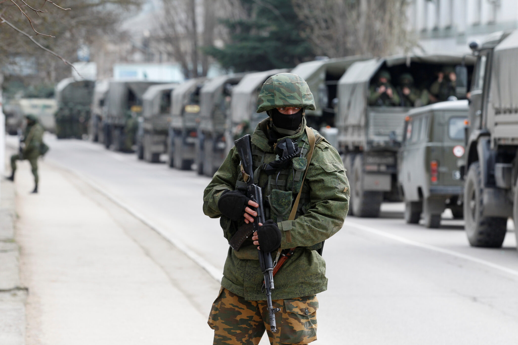 FILE PHOTO: Armed servicemen wait in Russian army vehicles outside a Ukranian border guard post in the Crimean town of Balaclava March 1, 2014. REUTERS/Baz Ratner/File Photo