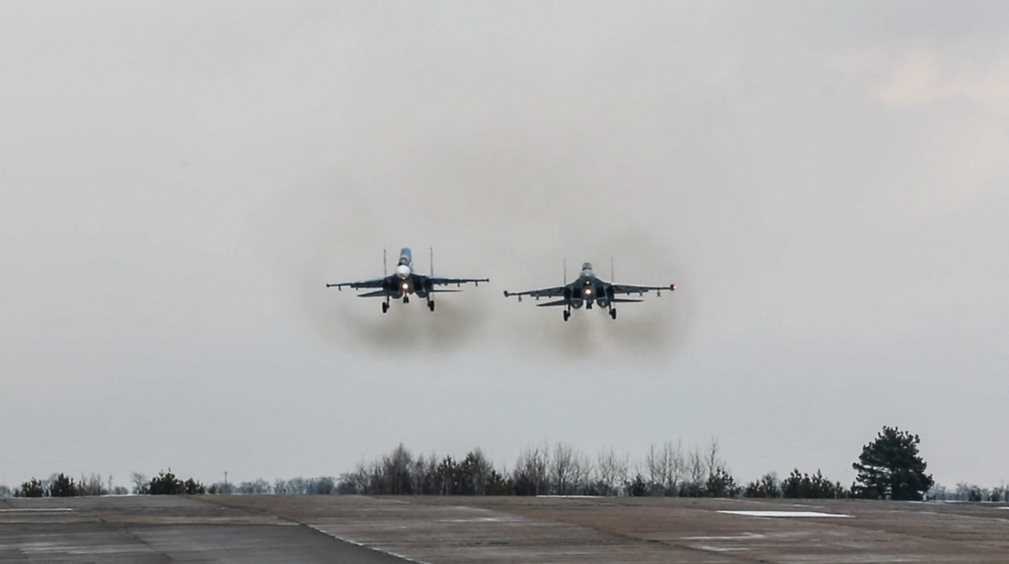 This handout video grab taken and released by the Russian Defence Ministry on February 16, 2022, shows Su-30SM fighter jets during a joint exercises of the armed forces of Russia and Belarus as part of an inspection of the Union State's Response Force, at a firing range near Brest. - RESTRICTED TO EDITORIAL USE - MANDATORY CREDIT "AFP PHOTO/ RUSSIAN DEFENCE MINISTRY" - NO MARKETING - NO ADVERTISING CAMPAIGNS - DISTRIBUTED AS A SERVICE TO CLIENTS (Photo by RUSSIAN DEFENCE MINISTRY / AFP) / RESTRICTED TO EDITORIAL USE - MANDATORY CREDIT "AFP PHOTO/ RUSSIAN DEFENCE MINISTRY" - NO MARKETING - NO ADVERTISING CAMPAIGNS - DISTRIBUTED AS A SERVICE TO CLIENTS