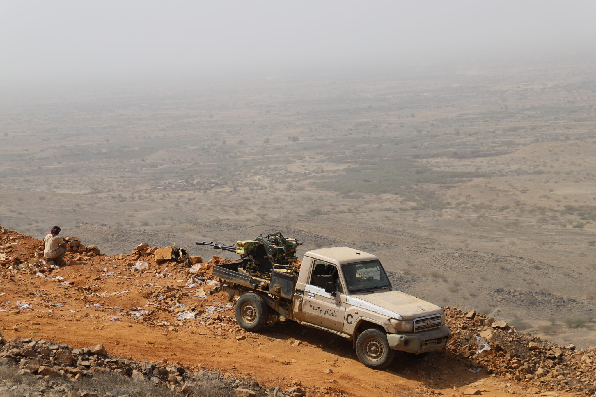 (220211) -- HAJJAH, Feb. 11, 2022 (Xinhua) -- A Yemeni government soldier patrols in Harad district of Hajjah province, which is a frontline between the Houthi militia and the internationally-recognized government in northern Yemen, on Feb. 10, 2022. The Yemeni government army backed by the Saudi-led coalition forces recaptured a range of high mountains from the Houthi militia in the city of Harad in the northern province of Hajjah on Wednesday, a military source told Xinhua. (Photo by Mohammed Al-Wafi/Xinhua)