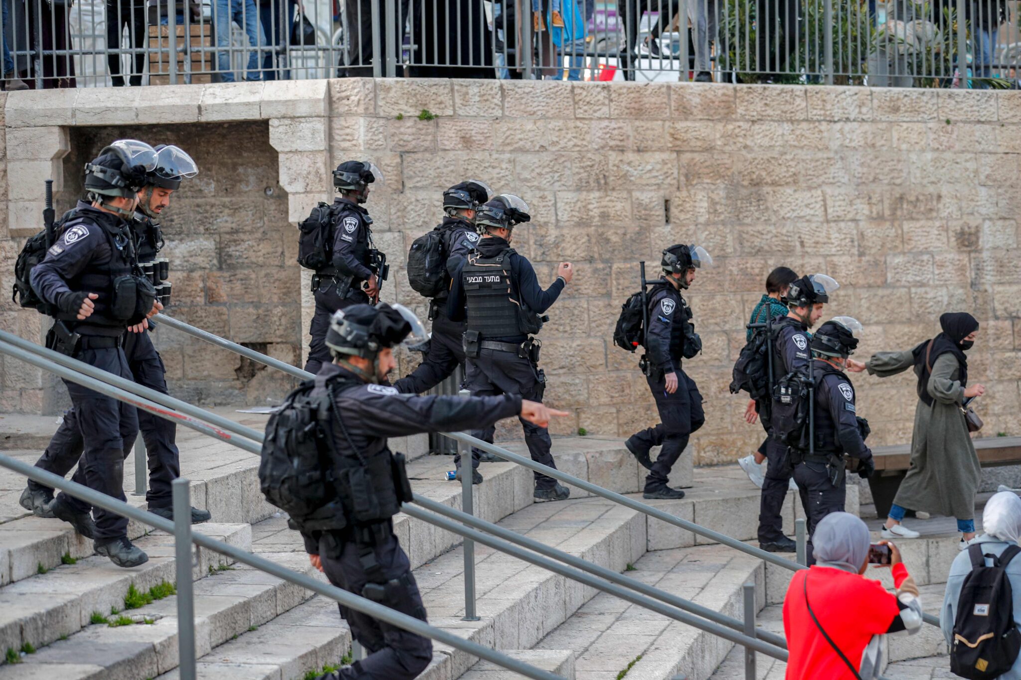 Israeli security forces gather outside the Damascus Gate of the Old City of Jerusalem on March 1, 2022 as Palestinian gather for a demonstration demanding the release of Palestinians held in Israeli detention facilities. (Photo by AHMAD GHARABLI / AFP)