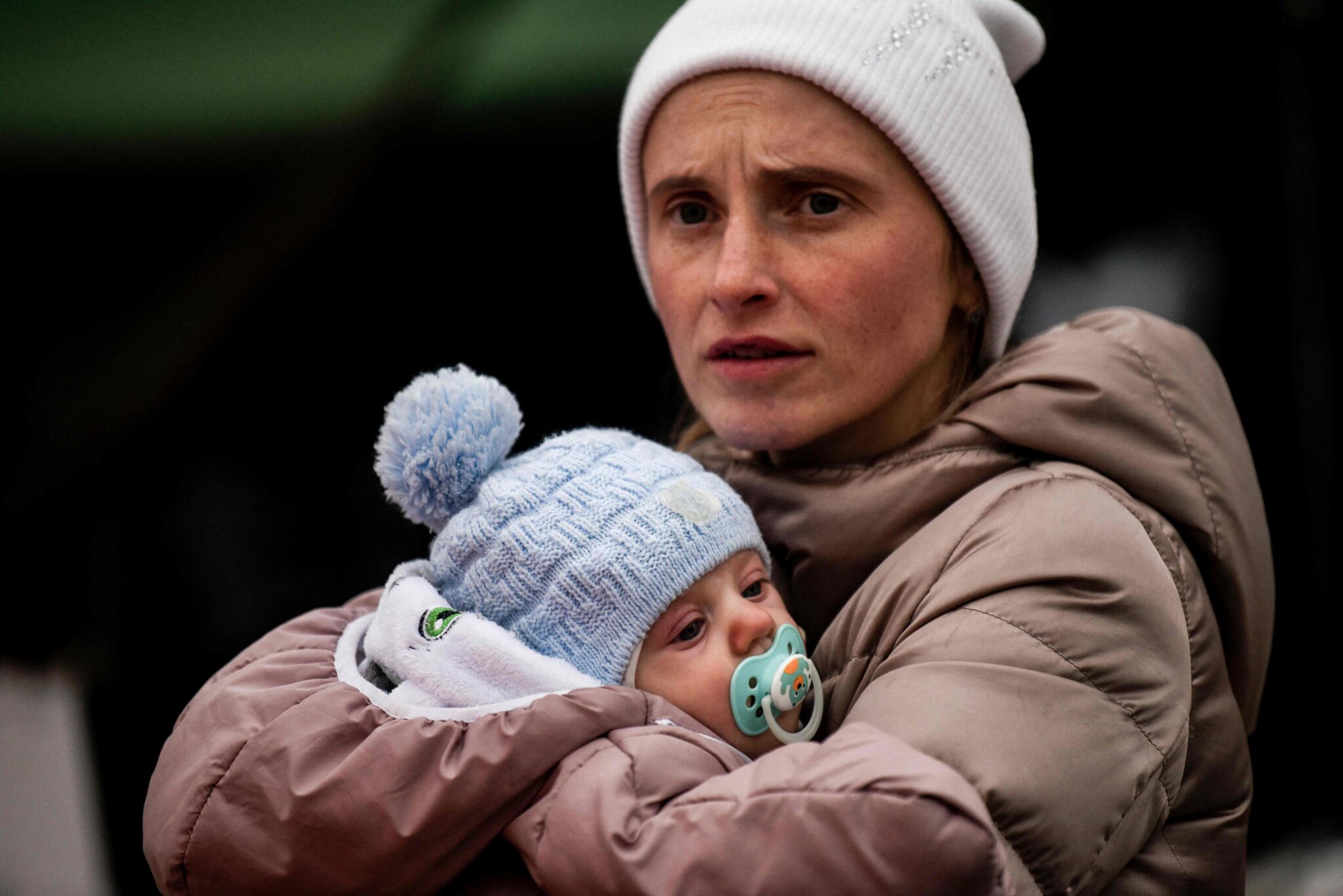 Ukrainian evacuee Luda Oksonenko holds her two month old baby after crossing the Ukrainian-Romanian border in Siret, northern Romania, on March 16, 2022. More than three million people have fled Ukraine since the start of the invasion, the UN migration agency IOM says. Around half are minors, says the UN children's agency. (Photo by Armend NIMANI / AFP)