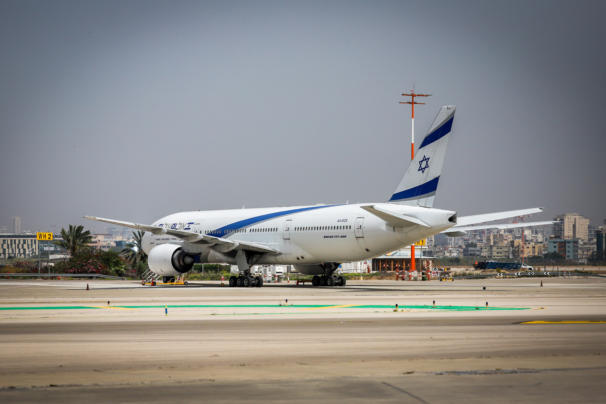 El Al plane parked at the Ben Gurion Airport near Tel Aviv, April 18, 2021. Photo by Yossi Aloni/Flash90 *** Local Caption *** מטוסי
אל על
חונים ב נתב'ג
בואינג
נתבג
נמל תעופה בן גוריון