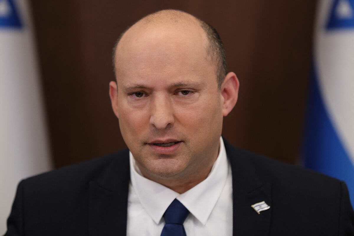 Israeli Prime Minister Naftali Bennett (C) attends a cabinet meeting at the Prime minister's office in Jerusalem, on May 15, 2022. (Photo by Abir SULTAN / POOL / AFP)