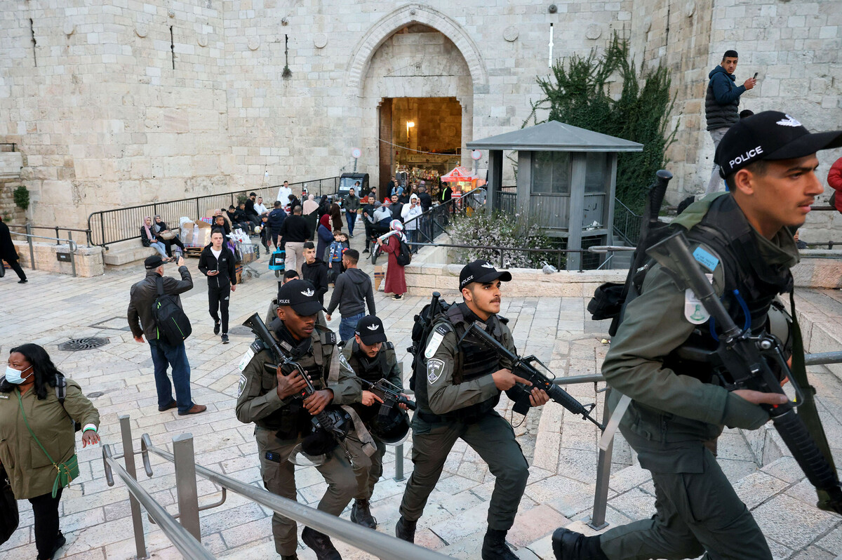 Israeli security forces patrol outside Damascus' Gate in Jerusalem's Old City on March 8, 2022 a day after a knife-wielding Palestinian stabbed and wounded two Israeli policemen before being shot dead by forces at the site. (Photo by AHMAD GHARABLI / AFP) (Photo by AHMAD GHARABLI/AFP via Getty Images)