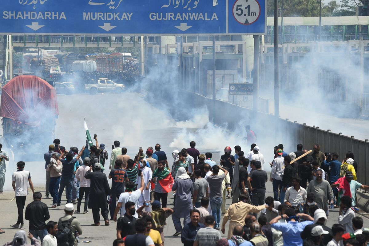 Police use tear gas to disperse activists of the Pakistan Tehreek-e-Insaf (PTI) party of ousted prime minister Imran Khan during a protest in Lahore on May 25, 2022, as all roads leading into Pakistan's capital were blocked ahead of a major protest planned by ousted prime minister Imran Khan and his supporters. (Photo by Arif ALI / AFP)