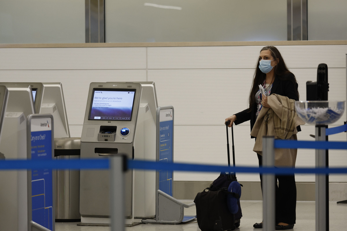 (220415) -- WASHINGTON, D.C., April 15, 2022 (Xinhua) -- A traveler wearing a mask is seen at Ronald Reagan Washington National Airport in Arlington, Virginia, the United States, April 14, 2022. The U.S. Centers for Disease Control and Prevention (CDC) said on Wednesday the mask order remains in effect for public transit while the agency assesses the potential impact of the rise of COVID-19 cases. "In order to assess the potential impact the rise of cases has on severe disease, including hospitalizations and deaths, and health care system capacity, the CDC order will remain in place at this time," the agency said in a statement. (Photo by Ting Shen/Xinhua)