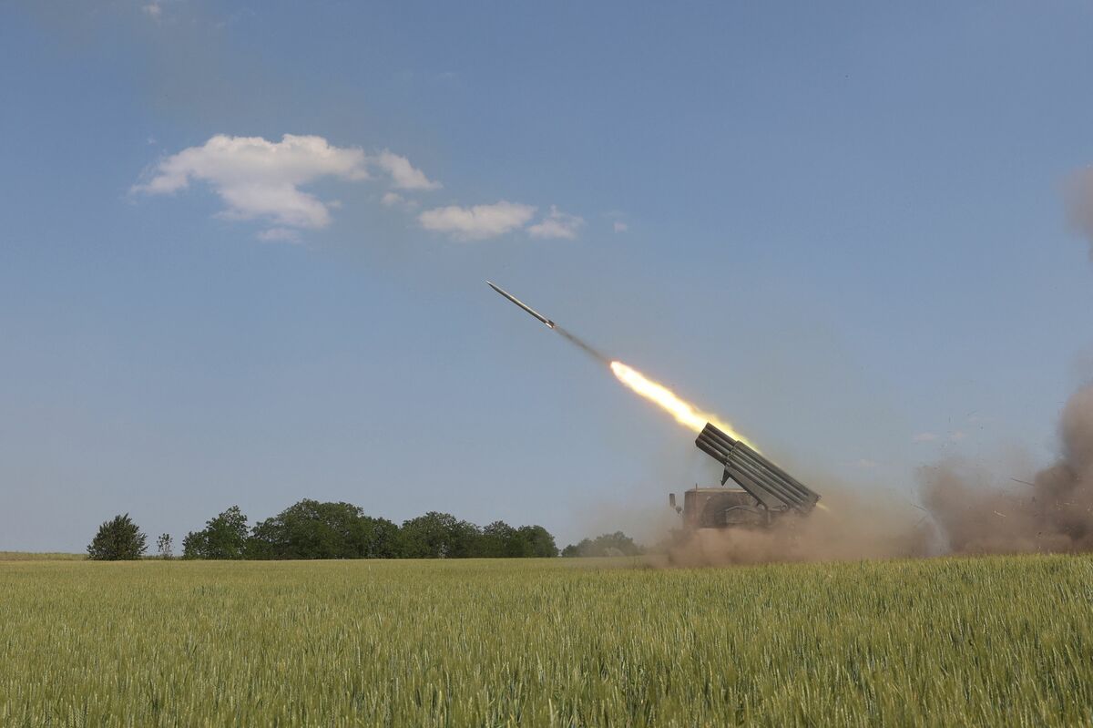 This photograph taken on June 11, 2022 shows a Ukrainian BM-21 Grad, a multiple rocket launcher, firing near Izyum, south of Kharkiv, amid Russian invasion of Ukraine. (Photo by Anatolii STEPANOV / AFP)