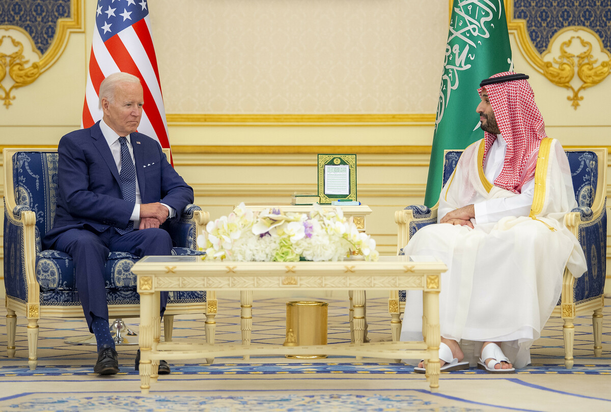 (220715) -- JEDDAH (SAUDI ARABIA), July 15, 2022 (Xinhua) -- Saudi Crown Prince Mohammed bin Salman Al Saud (R) meets with U.S. President Joe Biden at the Al-Salam Palace in Jeddah, Saudi Arabia, on July 15, 2022. Saudi Arabian leaders on Friday met with visiting U.S. President Joe Biden in the city of Jeddah to discuss bilateral relations, the Saudi Press Agency (SPA) reported. (Saudi Press Agency/Handout via Xinhua)