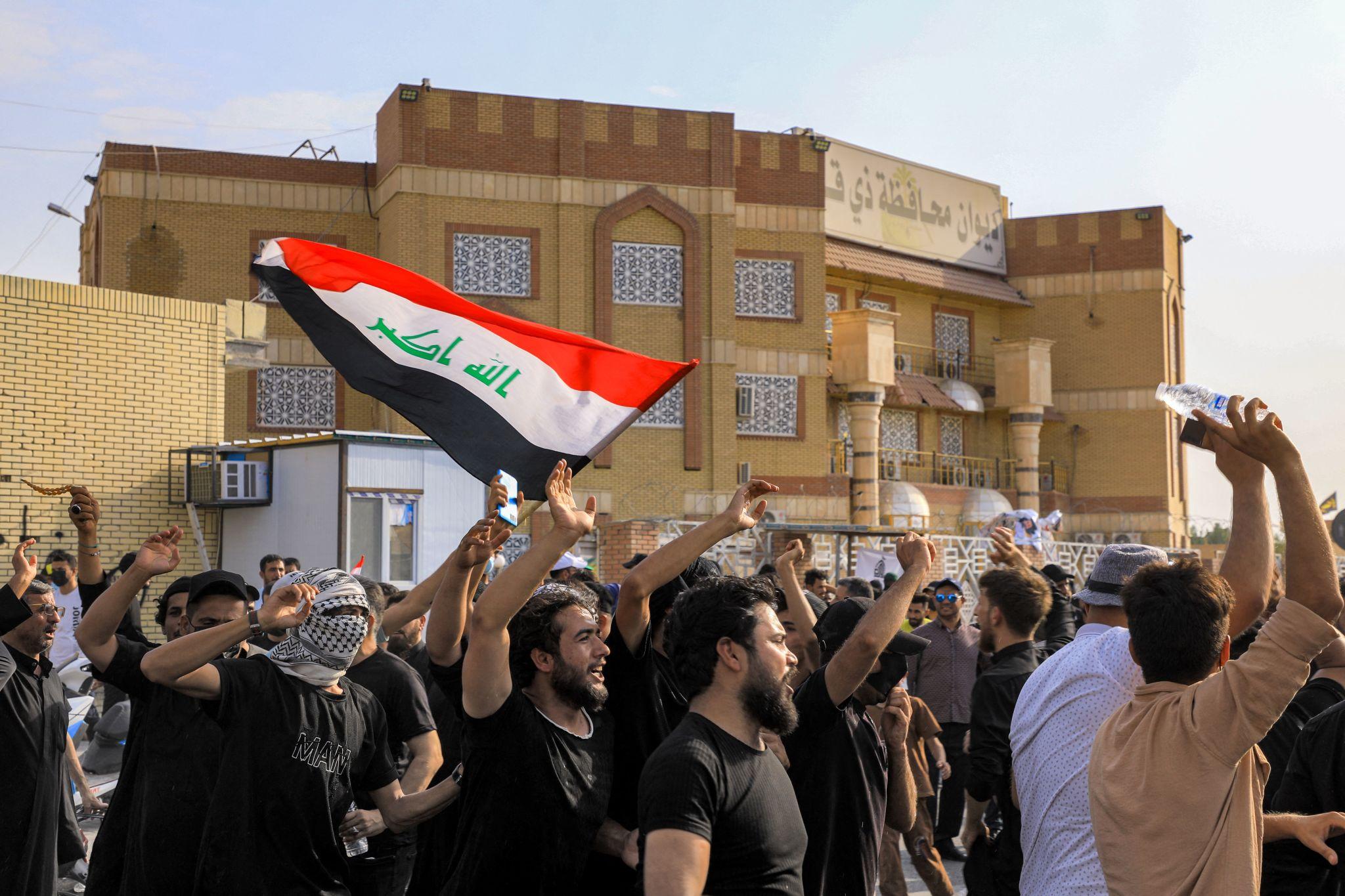  العراق: 12 قتيلا وعشرات الجرحى ببغداد والصدر يعلن بدء إضراب عن الطعام