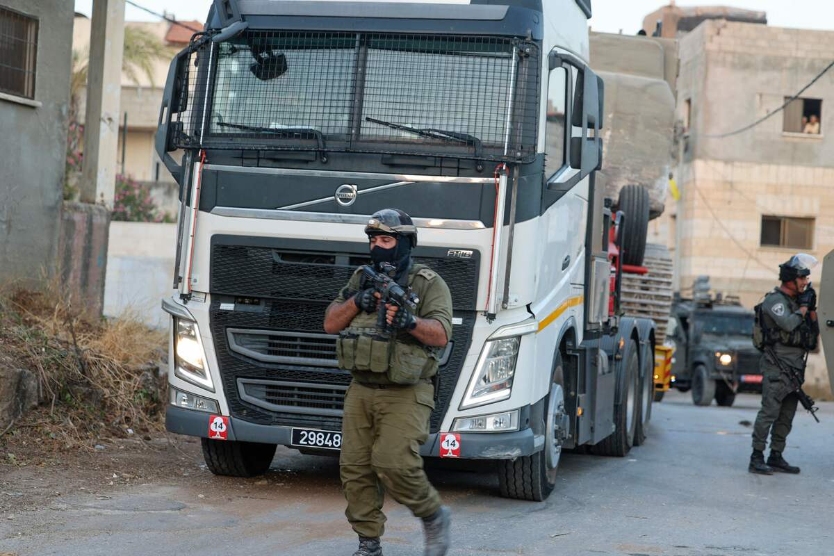 Members of the Israeli army deploy to demolish houses in in Rummanah town in the occupied West Bank, on August 8, 2022. Israeli security forces arrested Subaihat, 20, and Yussef Al-Rifai, 19, in May 2022 on suspicion of killing three Israelis in the central town of Elad. (Photo by JAAFAR ASHTIYEH / AFP)