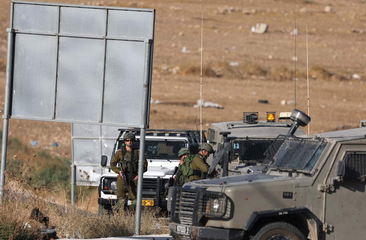 Members of Israeli security forces deploy at an entrance of Salem town, east of Nablus city in the occupied West Bank, on Octobre 2, 2022, following reports of a shooting attack on a bus. (Photo by JAAFAR ASHTIYEH / AFP)