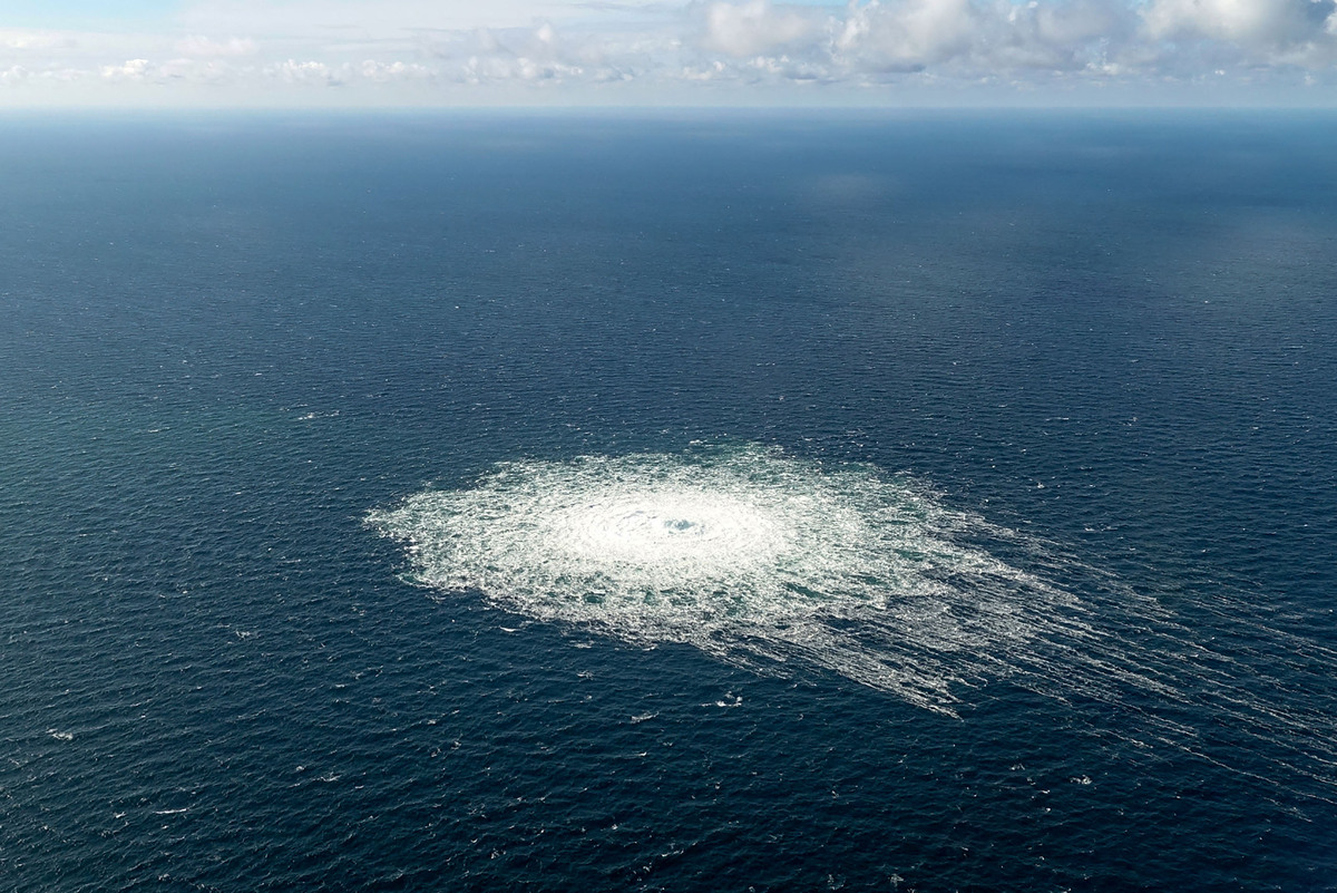 TOPSHOT - This handout picture released on September 27, 2022 by the Danish Defence Command shows the gas leak at the Nord Stream 2 gas pipeline as it is seen from the Danish Defence's F-16 rejection response off the Danish Baltic island of Bornholm, south of Dueodde. The two Nord Stream gas pipelines linking Russia and Europe have been hit by unexplained leaks, Scandinavian authorities said on September 27, 2022, raising suspicions of sabotage. The pipelines have been at the centre of geopolitical tensions in recent months as Russia cut gas supplies to Europe in suspected retaliation against Western sanctions following its invasion of Ukraine. - RESTRICTED TO EDITORIAL USE - MANDATORY CREDIT "AFP PHOTO / DANISH DEFENCE " - NO MARKETING - NO ADVERTISING CAMPAIGNS - DISTRIBUTED AS A SERVICE TO CLIENTS - LARGER VERSION (Photo by Handout / DANISH DEFENCE / AFP) / RESTRICTED TO EDITORIAL USE - MANDATORY CREDIT "AFP PHOTO / DANISH DEFENCE " - NO MARKETING - NO ADVERTISING CAMPAIGNS - DISTRIBUTED AS A SERVICE TO CLIENTS - LARGER VERSION