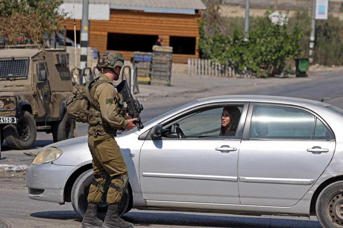 Israeli security forces deploy in the Deir Sharaf area, near the Israeli settlement of Shavei Shomron, west of Nablus in the occupied West Bank, on October 11, 2022, following a reported attack. (Photo by JAAFAR ASHTIYEH / AFP)