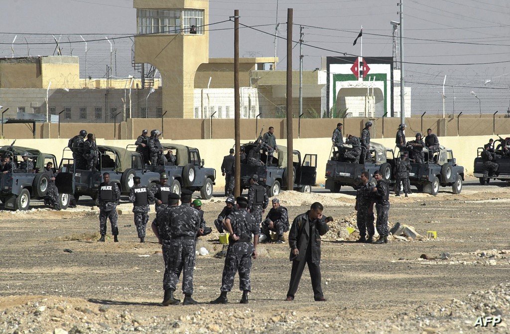 Jordanian security forces guard the southern town of Maan, in front of the Highway Patrol building, on the fourth day of curfew 13 November 2002 as they pursued the hunt for armed Islamic "outlaws" accused of membership in the banned Tafkir Wal-Hijra group. Jordanian security forces arrested three key suspects in a crackdown against the Islamic stronghold of Maan, as the government ordered residents to turn in weapons and rejected a mediation bid by opposition parties. AFP PHOTO/Khalil MAZRAAWI (Photo by KHALIL MAZRAAWI / AFP)