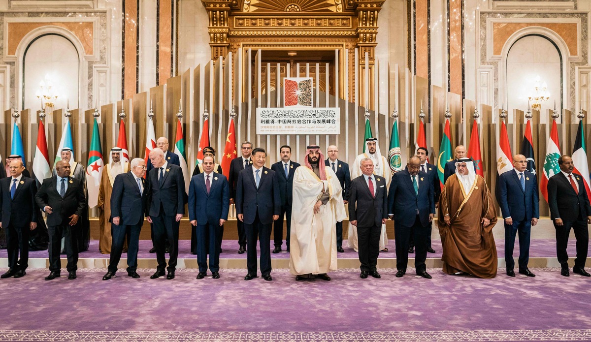 A handout picture released by the Jordanian Royal Palace shows leaders posing for a commemorative picture during the Arab-China Summit in the Saudi capital Riyadh, on December 9, 2022. - RESTRICTED TO EDITORIAL USE - MANDATORY CREDIT "AFP PHOTO / JORDANIAN ROYAL PALACE / YOUSEF ALLAN" - NO MARKETING NO ADVERTISING CAMPAIGNS - DISTRIBUTED AS A SERVICE TO CLIENTS (Photo by Yousef ALLAN / JORDANIAN ROYAL PALACE / AFP) / RESTRICTED TO EDITORIAL USE - MANDATORY CREDIT "AFP PHOTO / JORDANIAN ROYAL PALACE / YOUSEF ALLAN" - NO MARKETING NO ADVERTISING CAMPAIGNS - DISTRIBUTED AS A SERVICE TO CLIENTS