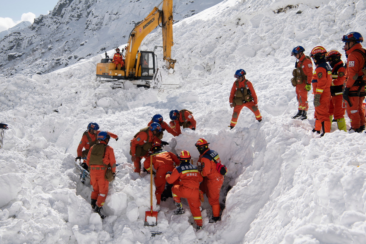 (230120) -- LHASA, Jan. 20, 2023 (Xinhua) -- Rescuers work at an avalanche site in Nyingchi, southwest China's Tibet Autonomous Region, on Jan. 20, 2023. An avalanche that hit the city of Nyingchi in southwest China's Tibet Autonomous Region has killed 28 people. The search and rescue operation came to an end at 5:30 p.m. Friday. (Xinhua/Sun Fei)