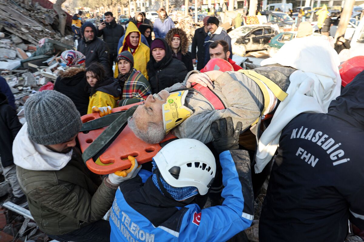 Rescue workers pull out a survivor from the rubble of a destroyed building in Kahramanmaras, southern Turkey, a day after a 7.8-magnitude earthquake struck the country's southeast, on February 7, 2023. Rescuers in Turkey and Syria braved frigid weather, aftershocks and collapsing buildings, as they dug for survivors buried by an earthquake that killed more than 5,000 people. Some of the heaviest devastation occurred near the quake's epicentre between Kahramanmaras and Gaziantep, a city of two million where entire blocks now lie in ruins under gathering snow. (Photo by Adem ALTAN / AFP)