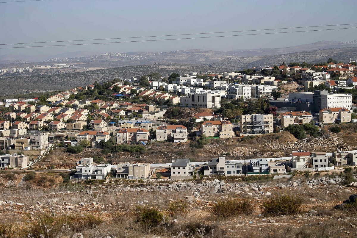 A picture taken on November 19, 2019 from the Palestinian village of Kifl Hares shows the Israeli Jewish settlement of Revava. - Israeli Prime Minister Benjamin Netanyahu hailed a US announcement that it no longer considers settlements in the West Bank and annexed east Jerusalem illegal, but the Palestinians pledged new measures to oppose it. (Photo by Jaafar ASHTIYEH / AFP)