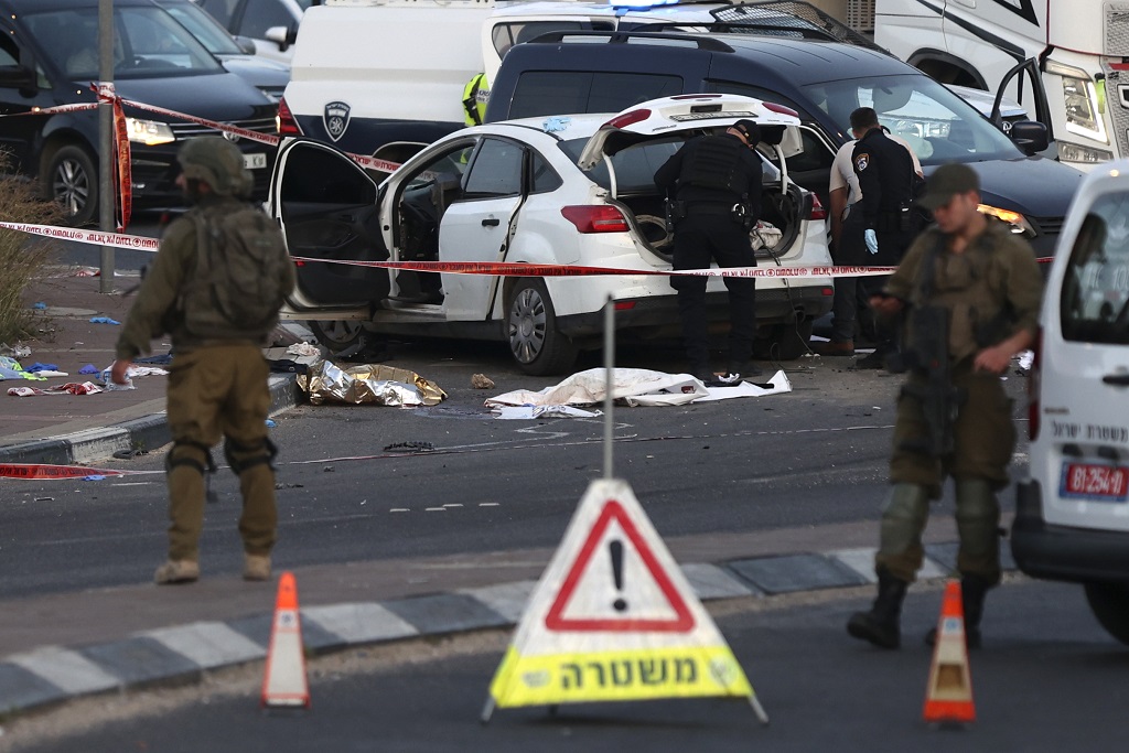 Israeli soldiers inspect the site of an attempted car-ramming attack near the Gitai Avissar junction near Salfit in the occupied West Bank on April 27, 2023. - Israeli soldiers shot dead a Palestinian man in the West Bank, the Palestinian health ministry said, with the army saying the man had tried to carry out an attack. The Israeli military said a "terrorist" had been "neutralised", after reporting "an attempted car-ramming attack" near the Gitai Avissar junction in the Salfit area in the north of the occupied territory. (Photo by Zain Jaafar / AFP)