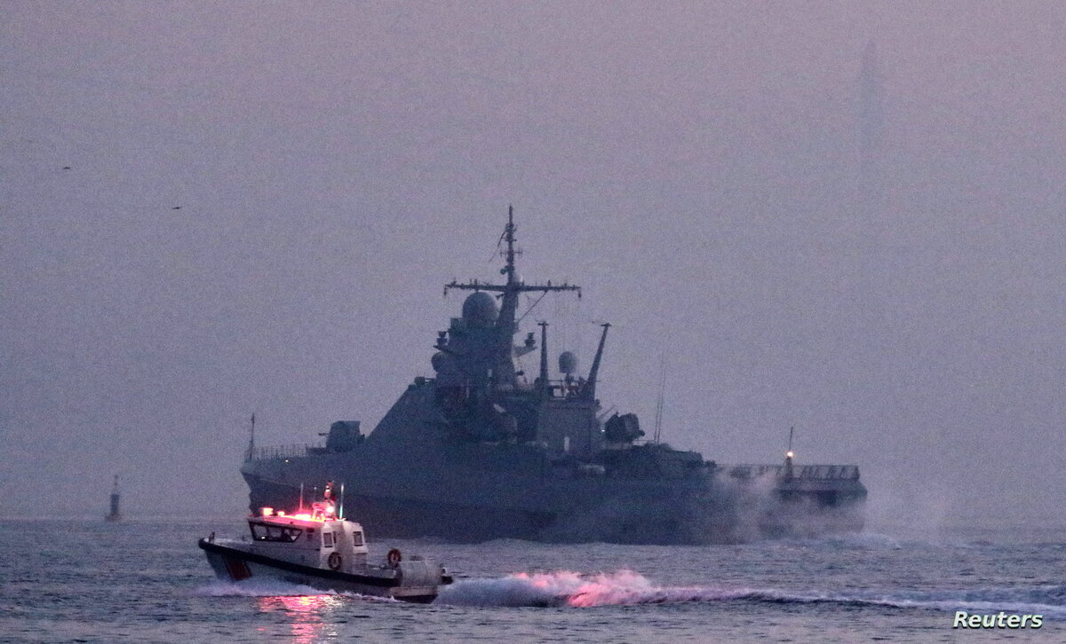 Russian Navy's patrol ship Bykov class corvette Dmitry Rogachev sails in Bosphorus, on its way to the Black Sea, in Istanbul, Turkey February 16, 2022. REUTERS/Yoruk Isik