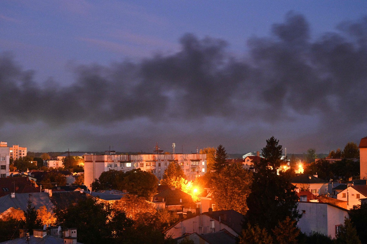 TOPSHOT - Black smoke billows over the city after drone strikes in the western Ukrainian city of Lviv on September 19, 2023, amid Russia's military invasion on Ukraine. Drones attacked Ukraine's western city of Lviv early on September 19, and explosions rang out, causing a warehouse fire and wounding at least one person. Several waves of drones buzzed overhead, starting around 0130 GMT, and an AFP journalist heard numerous explosions and movements of heavy vehicles through the streets during the nightly curfew. (Photo by YURIY DYACHYSHYN / AFP)