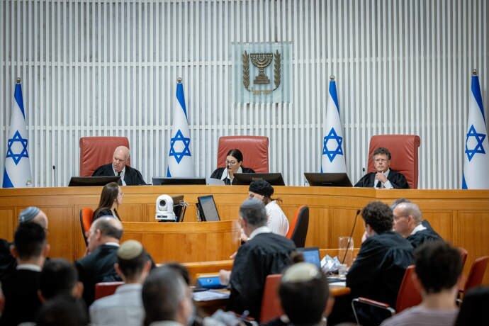 President of the Supreme Court Esther Hayut and Supreme court Justices seen during a court hearing on petitions against a law to get around Prime Minister Netanyahu's incapacitation, at the Supreme Court in Jerusalem, on August 3, 2023. Photo by Yonatan Sindel/Flash90 *** Local Caption *** בית משפט עליון
ירושלים
חוק הנבצרות
דיון
אולם
בית
משפט
אסתר חיות
נשיאת בית משפט עליון
יצחק עמית