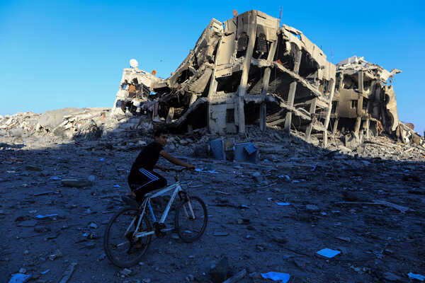 (231020) -- GAZA, Oct. 20, 2023 (Xinhua) -- A man is seen in front of buildings destroyed in Israeli airstrikes in the central Gaza Strip city of al-Zahra, on Oct. 20, 2023. The ongoing Israel-Gaza conflict, as it entered the 14th day, has killed more than 5,000 people on both sides. (Photo by Yasser Qudih/Xinhua)