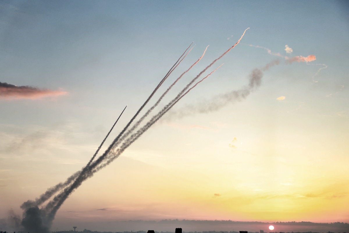 (231008) -- GAZA/JERUSALEM, Oct. 8, 2023 (Xinhua) -- A barrage of rockets fired from Gaza into Israel are seen in the sky of the southern Gaza Strip city of Rafah, Oct. 7, 2023. (Photo by Khaled Omar/Xinhua)