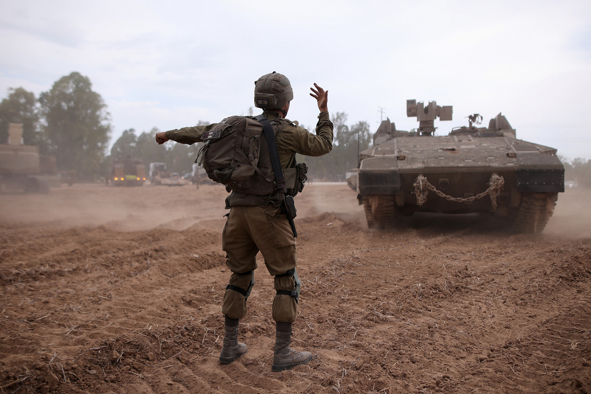 (231010) -- SDEROT, Oct. 10, 2023 (Xinhua) -- This photo taken on Oct. 9, 2023 shows an Israeli tank at the Israel-Gaza border. (Ilan Assayag/JINI via Xinhua)